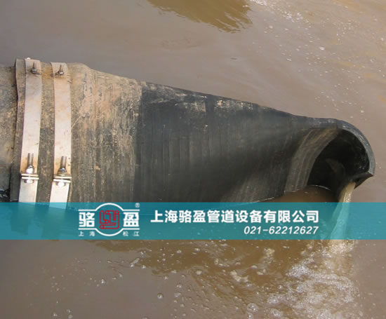 法蘭式<a href=http://www.henantianyue.com/ target=_blank class=infotextkey><a href=http://www.henantianyue.com target=_blank class=infotextkey>鴨嘴閥</a></a>排污現(xiàn)場
